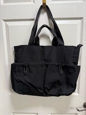 Beis Sports Carryall Tote Duffle in Black- Excellent Condition